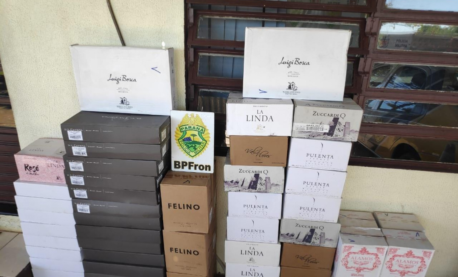 Durante Operação Hórus, BPFron apreende carro carregado com vinhos contrabandeados, no Oeste do estado