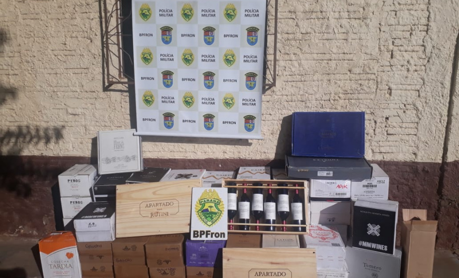No Sudeste do estado, BPFron apreende carro carregado com vinhos contrabandeados