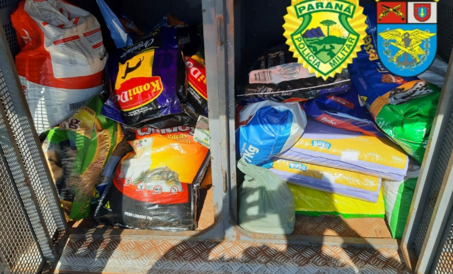 BPFron arrecada uma tonelada de ração por meio de troca por máscaras com a marca da unidade no Oeste do estado