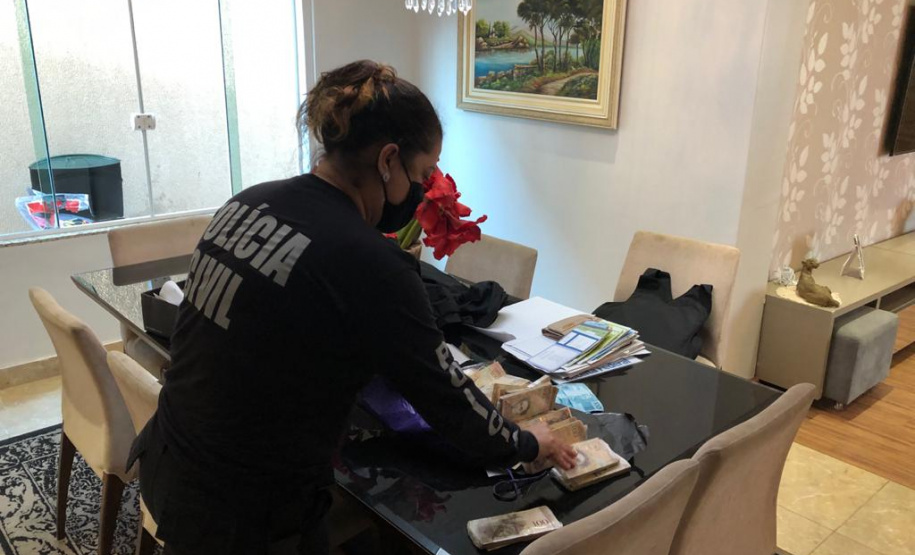 PCPR prende cinco suspeitos de estelionato que diziam ser da Receita Federal