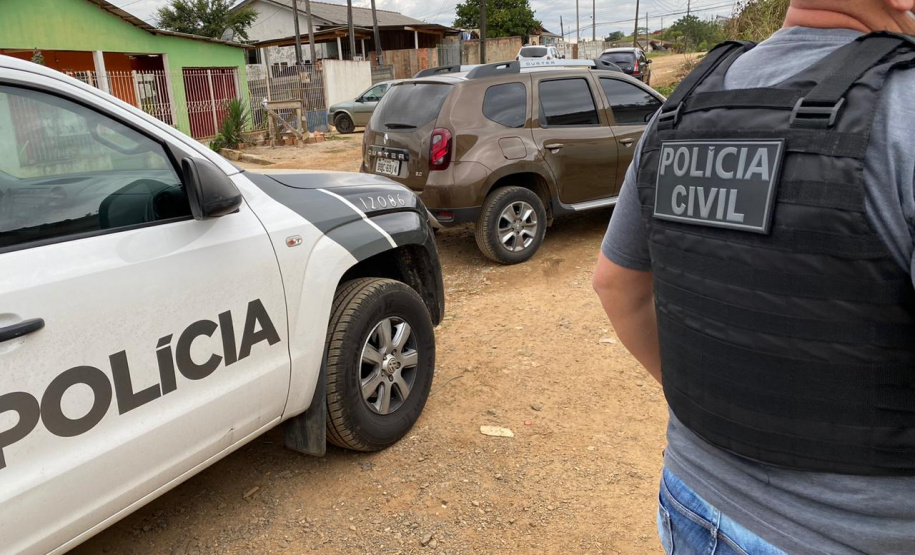 Polícia Civil de Ponta Grossa cumpre mandados de busca e apreensão e prende em flagrante mãe e filho