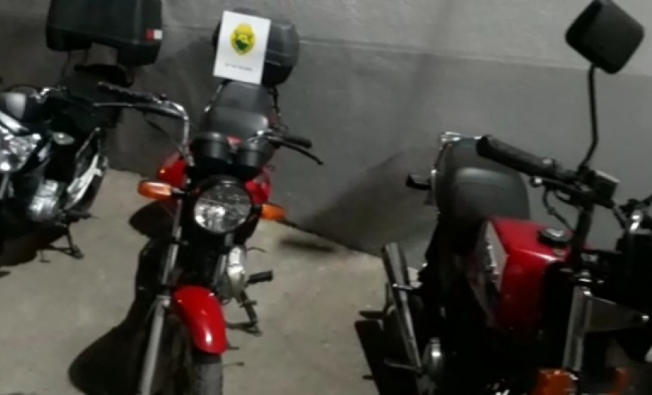 PM de Colombo descobre desmanche de motos apreende duas armas de fogo