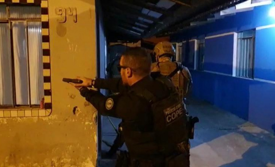 Polícia Civil prende dez pessoas por matar casal e balear criança no litoral do Paraná