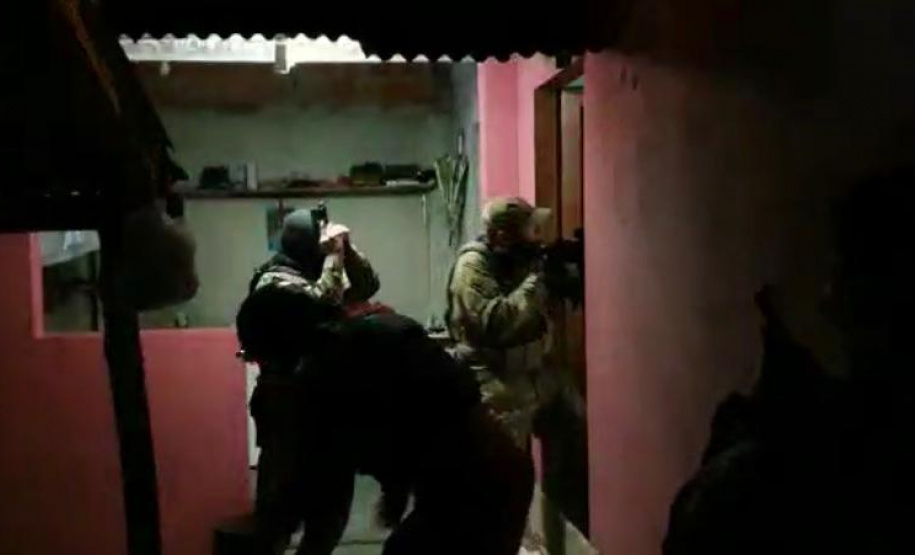 Polícia Civil prende dez pessoas por matar casal e balear criança no litoral do Paraná