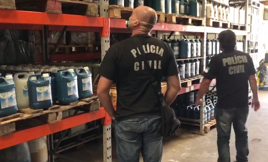 Polícia Civil prende proprietário de fábrica que comercializava de álcool em gel irregular