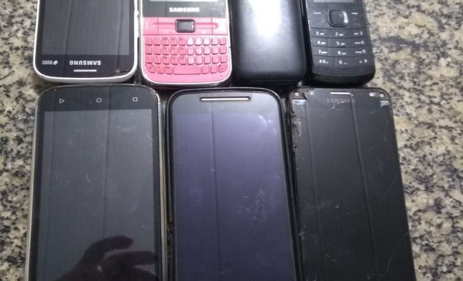 Agentes penitenciários de Cascavel evitam entrada de 17 celulares e drogas em unidades prisionais