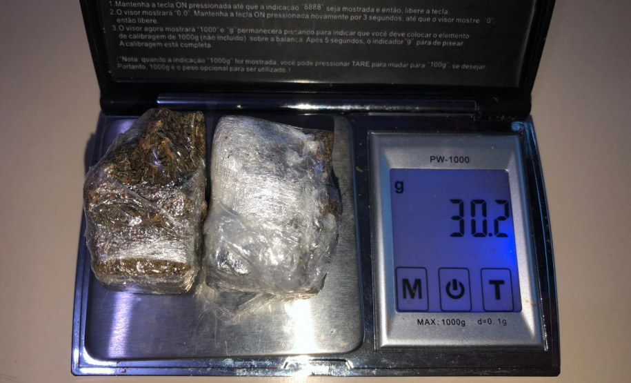 Agentes penitenciários de Cascavel evitam entrada de 17 celulares e drogas em unidades prisionais