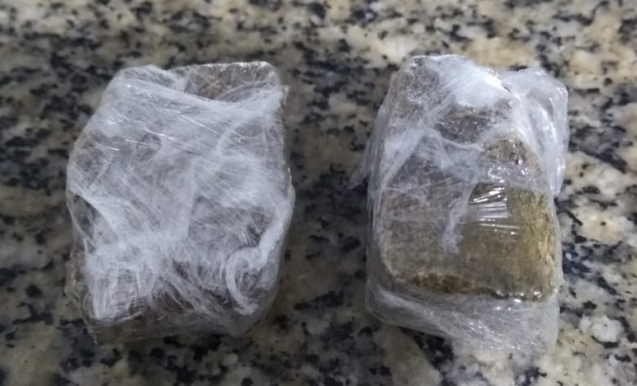 Agentes penitenciários de Cascavel evitam entrada de 17 celulares e drogas em unidades prisionais