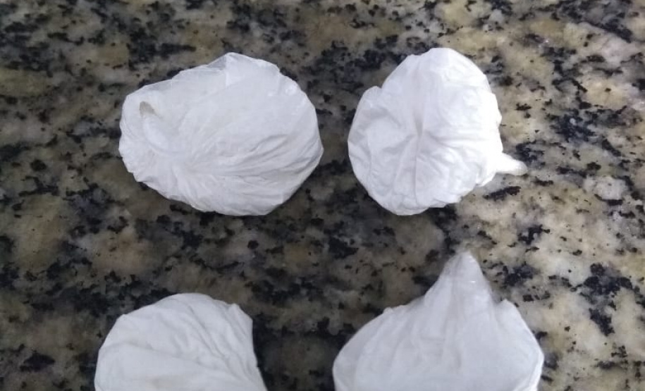 Agentes penitenciários de Cascavel evitam entrada de 17 celulares e drogas em unidades prisionais