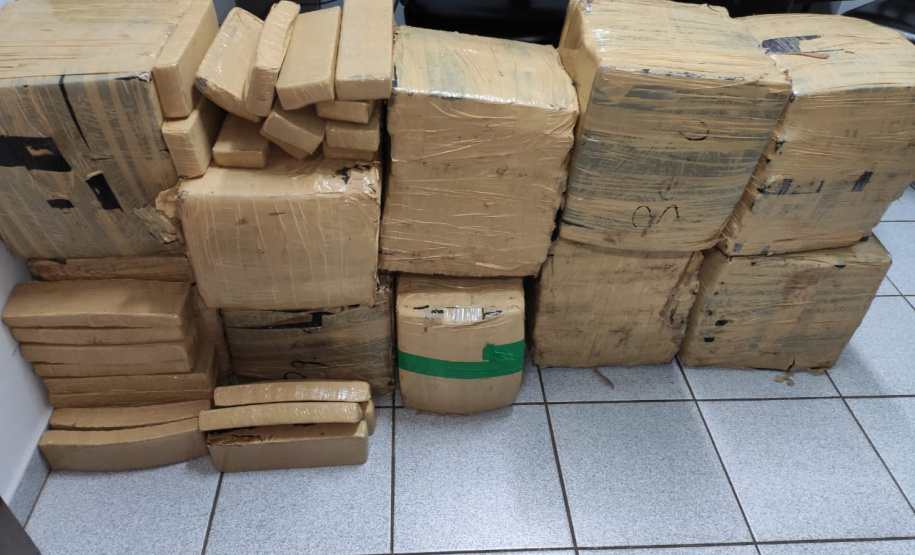 PM de Londrina recebe denúncia e apreende 320 quilos de maconha e arma de fogo