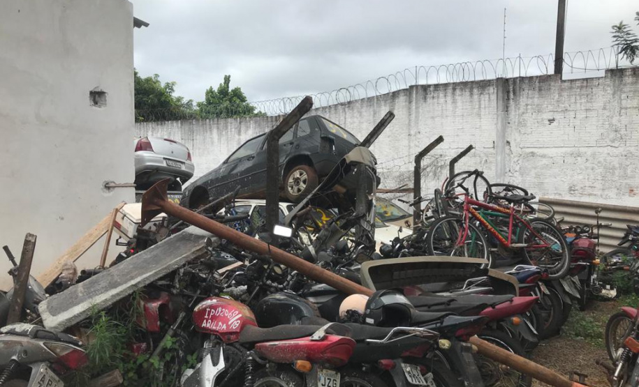 Segurança retira veículos do pátio da Delegacia de Piraquara