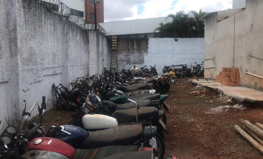 Segurança retira veículos do pátio da Delegacia de Piraquara