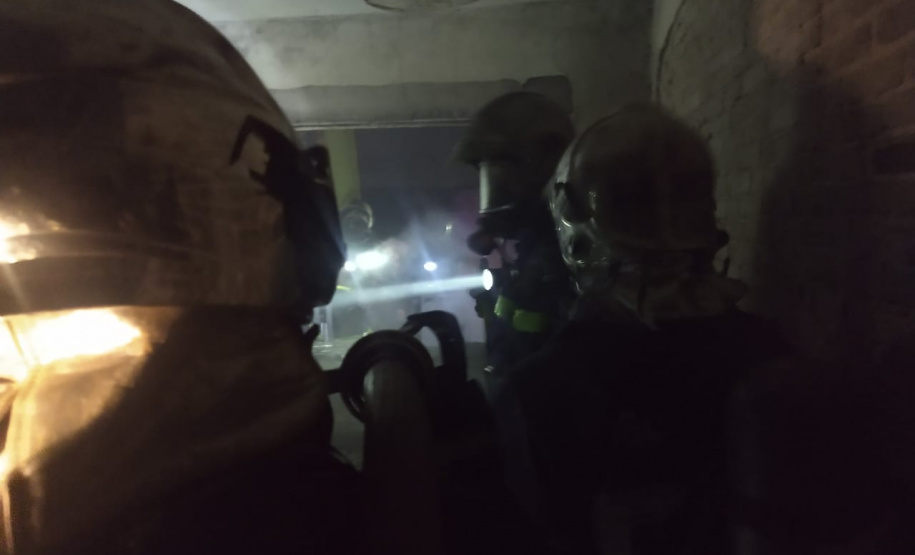 Durante combate a incêndio em apartamento, bombeiros encontram 20 armas de fogo em Curitiba