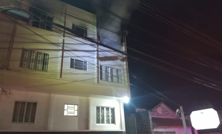Durante combate a incêndio em apartamento, bombeiros encontram 20 armas de fogo em Curitiba