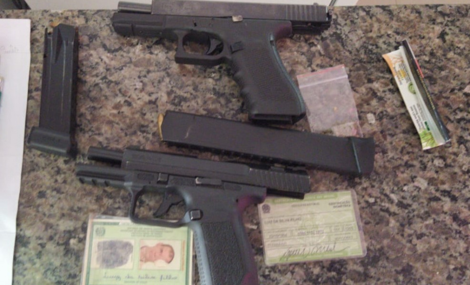 BOPE e Inteligência da PM localizam integrante de facção criminosa e apreendem armas e carro clonado em Araucária (PR), na RMC