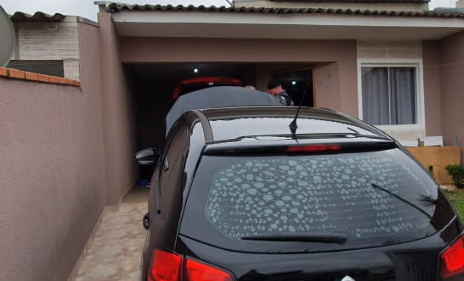 BOPE e Inteligência da PM localizam integrante de facção criminosa e apreendem armas e carro clonado em Araucária (PR), na RMC