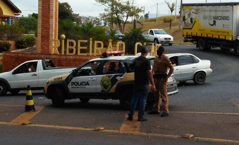 Durante fase da Operação Ostensividade II no Norte Pioneiro do Paraná, drogas são apreendidas e cidadãos são orientados