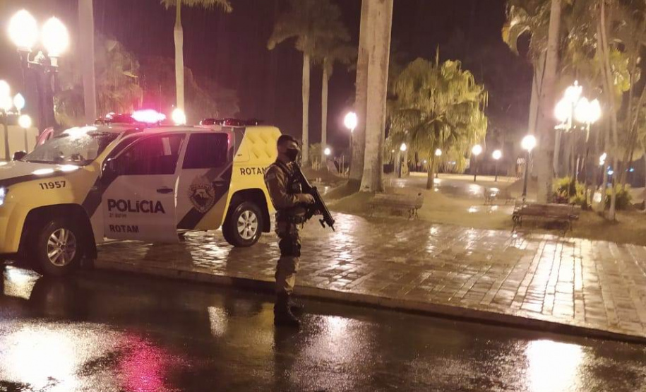 Durante fase da Operação Ostensividade II no Norte Pioneiro do Paraná, drogas são apreendidas e cidadãos são orientados