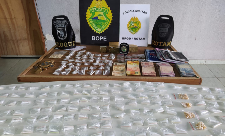 Batalhão de Guarda e BOPE deflagram operação contra o tráfico de drogas em Piraquara (PR); dois envolvidos são presos