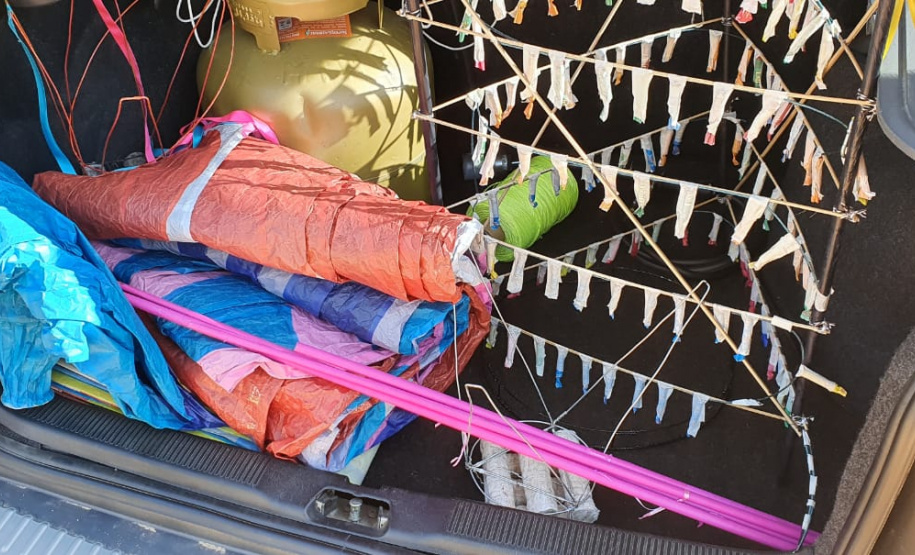 Polícia Ambiental prende seis pessoas e apreende duas toneladas de carvão e três balões, em ações distintas na RMC