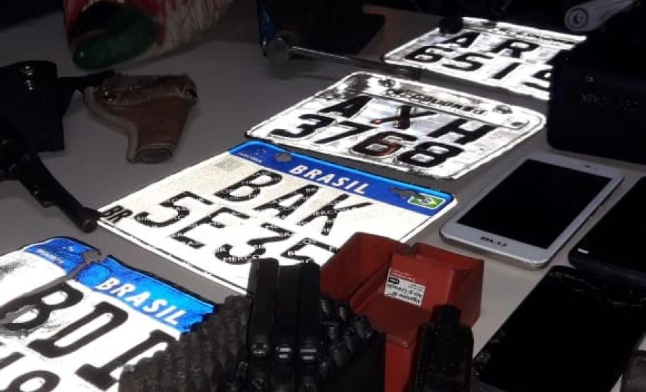 PM de Colombo descobre desmanche de motos apreende duas armas de fogo