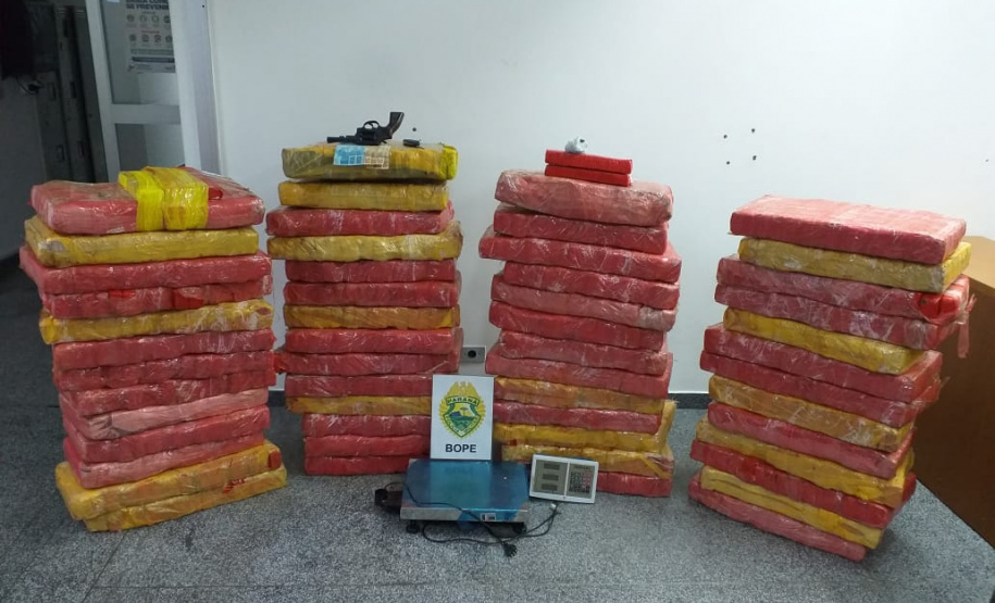 Mais de meia tonelada de maconha é apreendida pelo BOPE em Campo Largo, na RMC