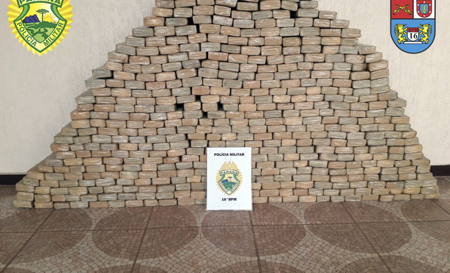 PM aborda veículo furtado que carregava 320 quilos de maconha no Centro-Sul do estado