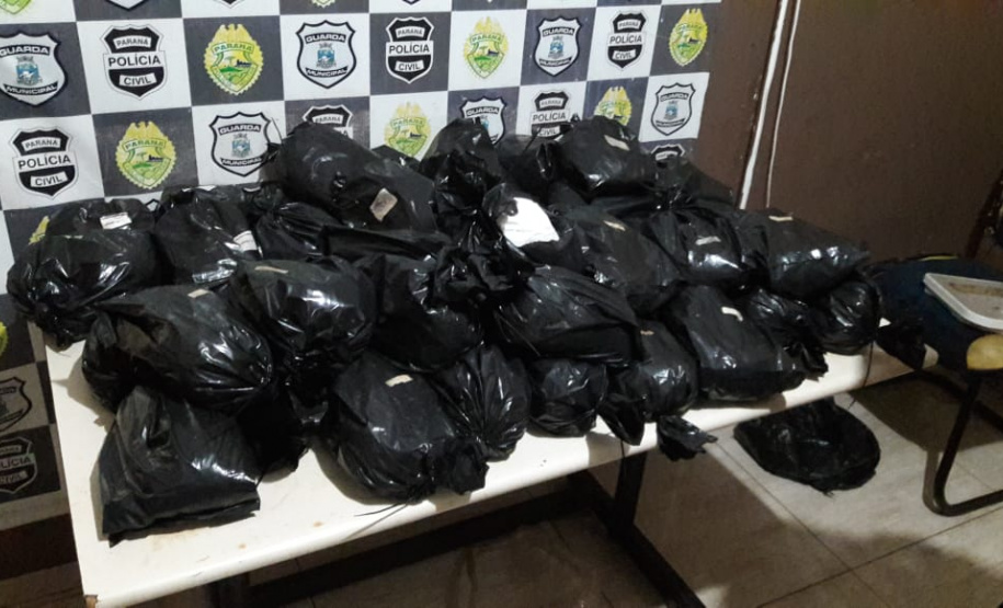 Carro carregado com 391 quilos de maconha é localizado pela PM em Foz do Iguaçu