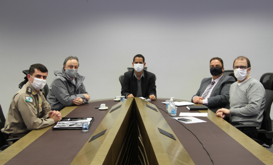 Secretário coronel Marinho recebe prefeito de Campina Grande do Sul