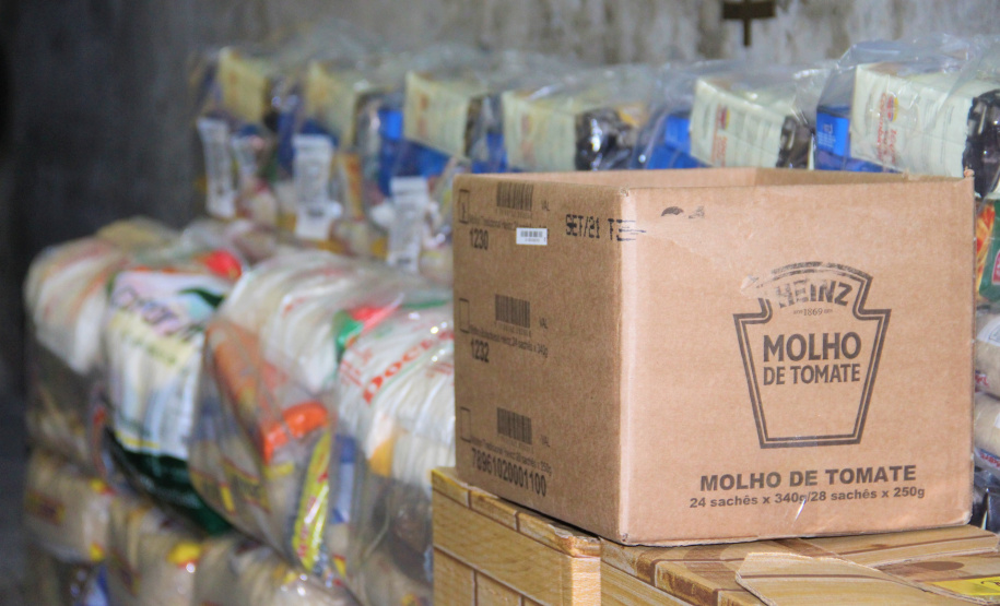 Mais de 20 toneladas são entregues ao Projeto Cesta Solidária, do Governo do Paraná