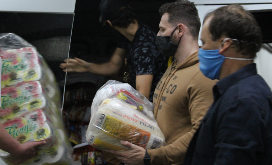 Mais de 20 toneladas são entregues ao Projeto Cesta Solidária, do Governo do Paraná