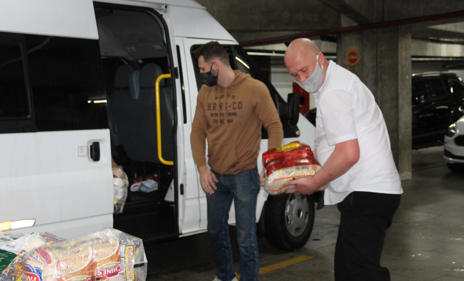 Mais de 20 toneladas são entregues ao Projeto Cesta Solidária, do Governo do Paraná