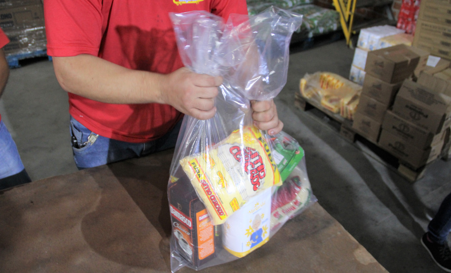 Mais de 20 toneladas são entregues ao Projeto Cesta Solidária, do Governo do Paraná