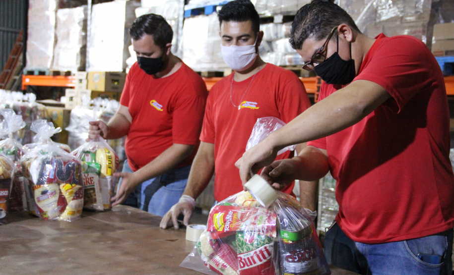 Mais de 20 toneladas são entregues ao Projeto Cesta Solidária, do Governo do Paraná
