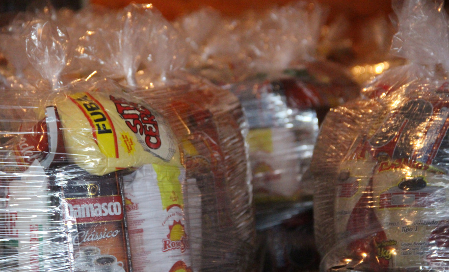 Mais de 20 toneladas são entregues ao Projeto Cesta Solidária, do Governo do Paraná