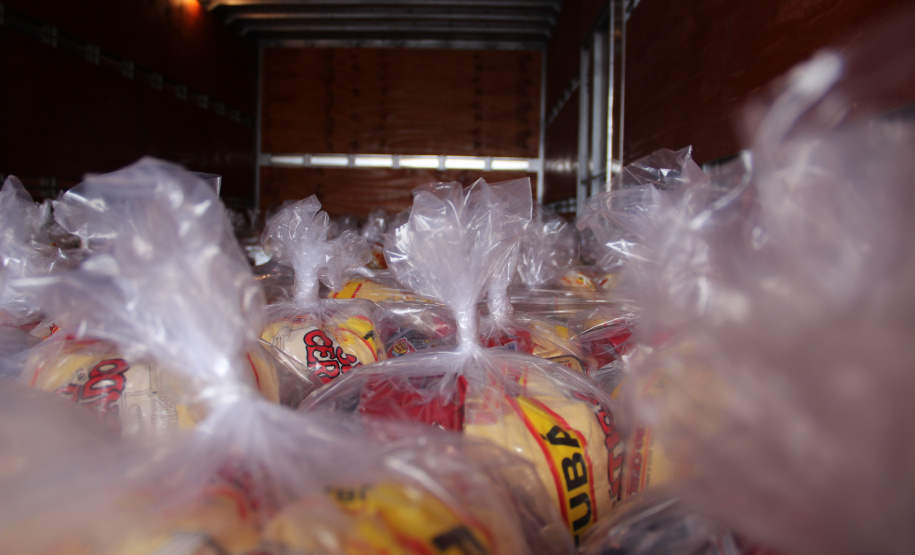 Mais de 20 toneladas são entregues ao Projeto Cesta Solidária, do Governo do Paraná