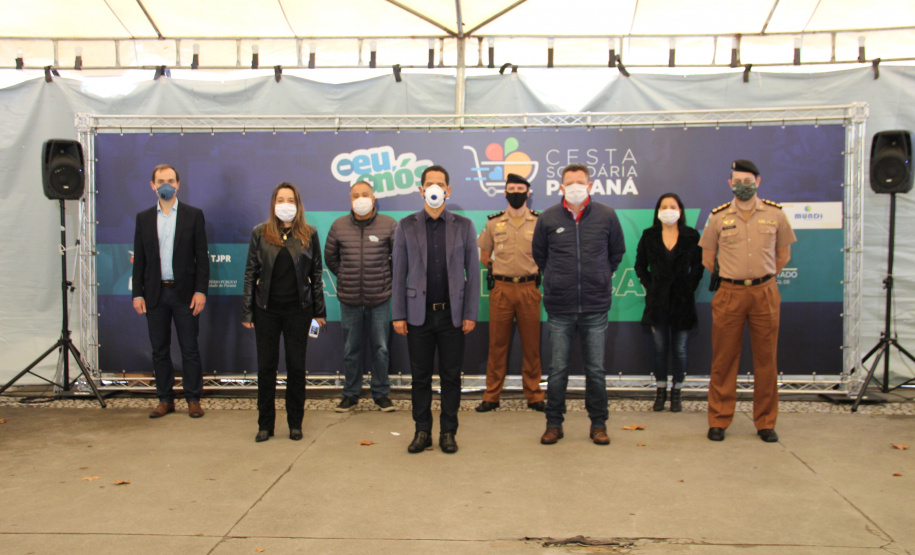 Mais de 20 toneladas são entregues ao Projeto Cesta Solidária, do Governo do Paraná