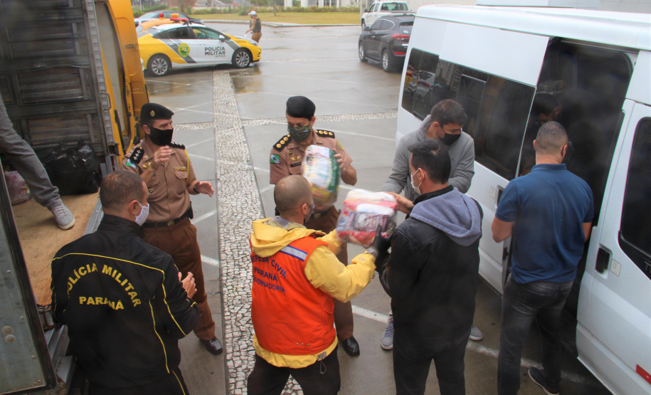 Mais de 20 toneladas são entregues ao Projeto Cesta Solidária, do Governo do Paraná
