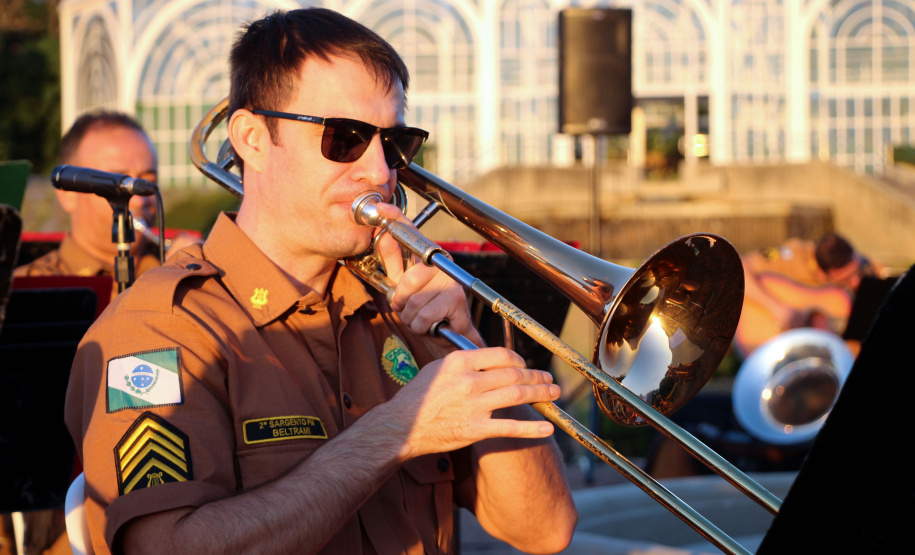 Banda de Música da PM faz live em homenagem ao Dia das Mães no Jardim Botânico em Curitiba