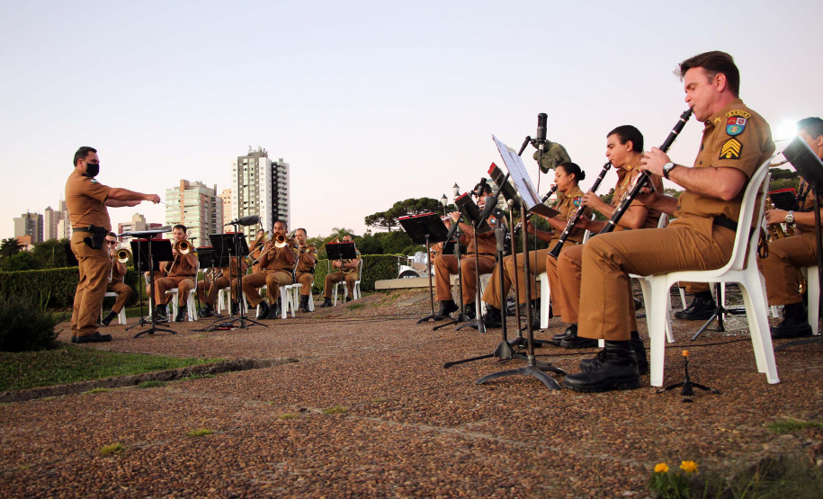 Banda de Música da PM faz live em homenagem ao Dia das Mães no Jardim Botânico em Curitiba