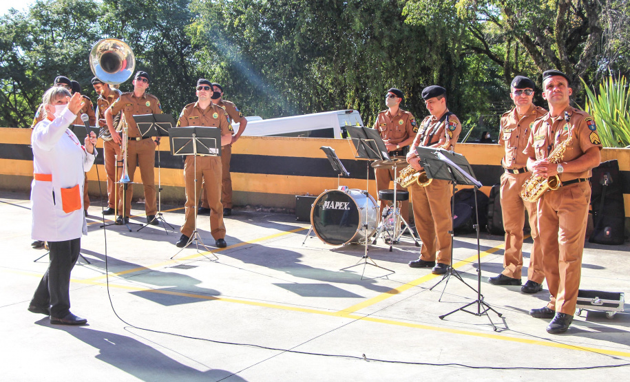 Banda de Música da PM faz homenagem para enfermeiros do Hospital da PM no Dia Internacional da Enfermagem