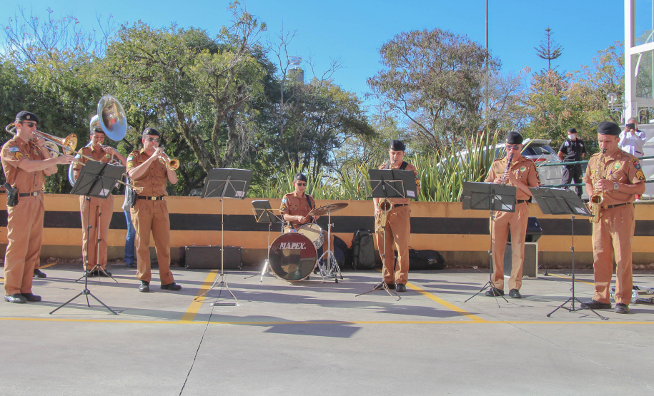 Banda de Música da PM faz homenagem para enfermeiros do Hospital da PM no Dia Internacional da Enfermagem