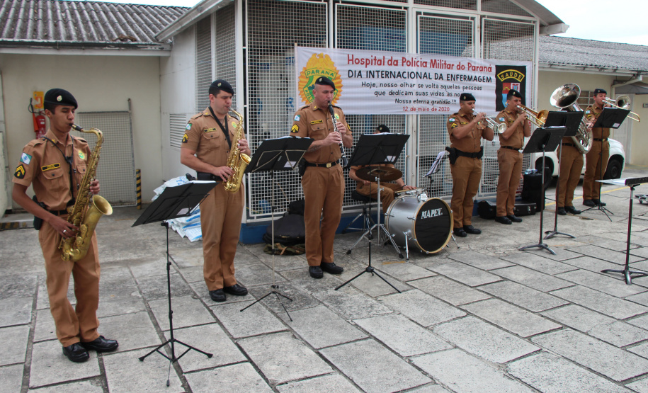 Banda de Música da PM faz homenagem para enfermeiros do Hospital da PM no Dia Internacional da Enfermagem