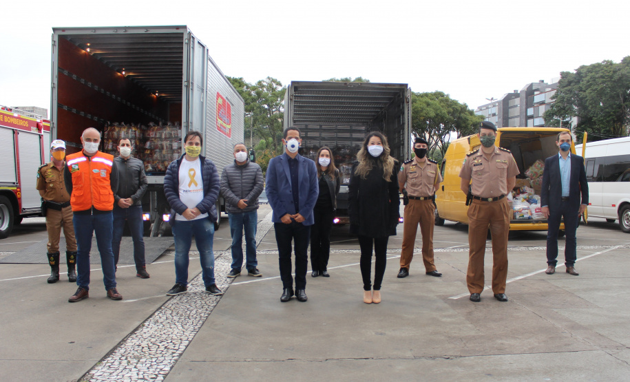 Mais de 20 toneladas arrecadados pela SESP são entregues ao Projeto Cesta Solidária, do Governo do Paraná