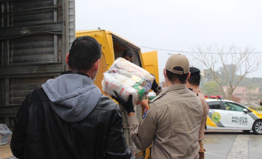 Mais de 20 toneladas são entregues ao Projeto Cesta Solidária, do Governo do Paraná
