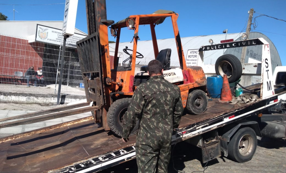 Segurança retira veículos do pátio da Delegacia de Piraquara