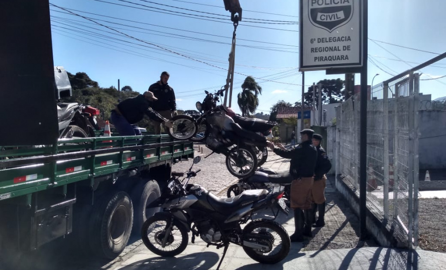 Segurança retira veículos do pátio da Delegacia de Piraquara