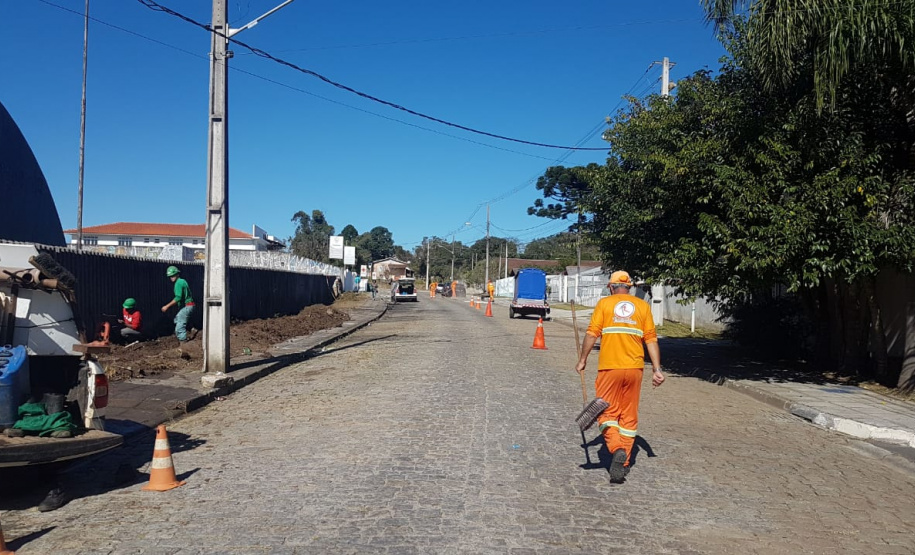 Segurança retira veículos do pátio da Delegacia de Piraquara