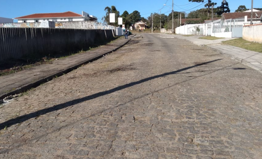 Segurança retira veículos do pátio da Delegacia de Piraquara