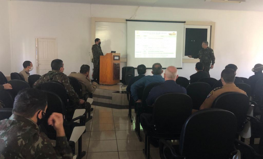 Secretário coronel Marinho vai à Guaíra, recebe projeto arquitetônico e visita obra